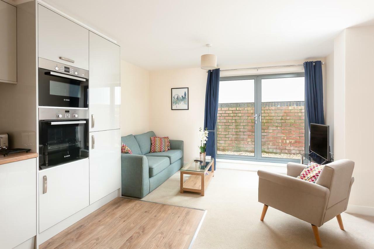 Stylish Modern City Centre Apartment กลอสเตอร์ ภายนอก รูปภาพ